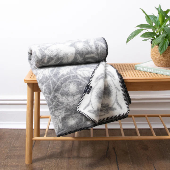 Coperta in lana fine grigia