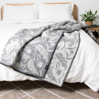 Coperta in lana fine grigia