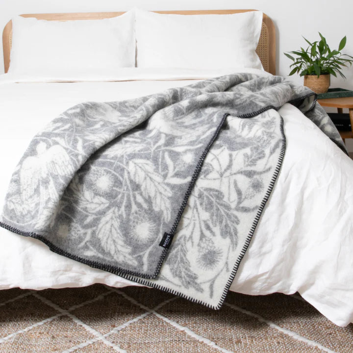 Coperta in lana fine grigia