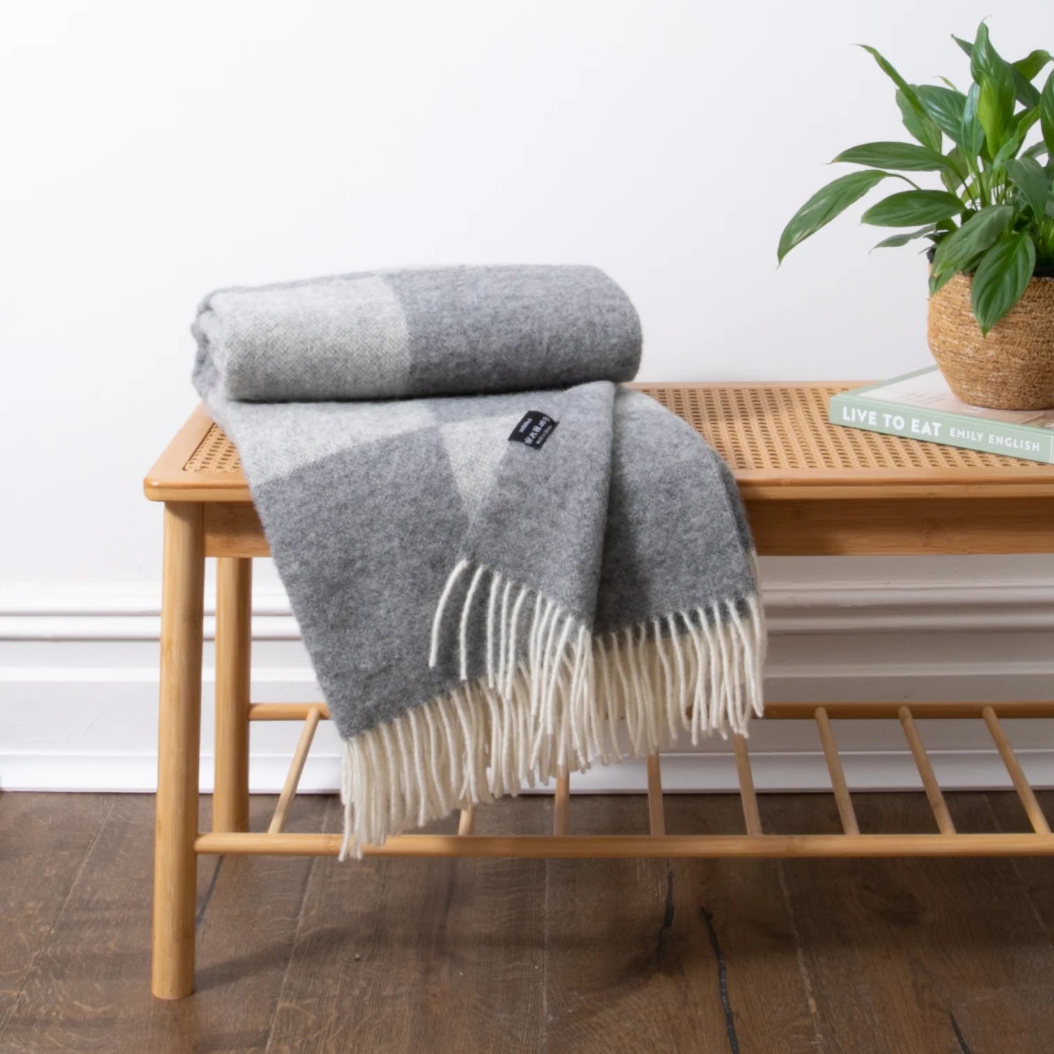 Coperta in lana fine a scacchiera grigia