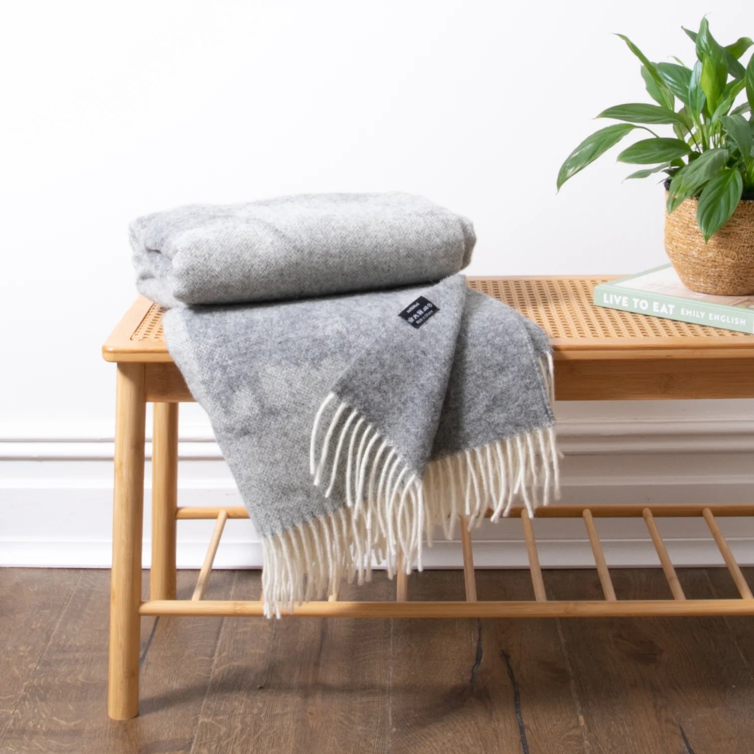 Coperta in lana fine naturale di mucca delle Highlands grigia