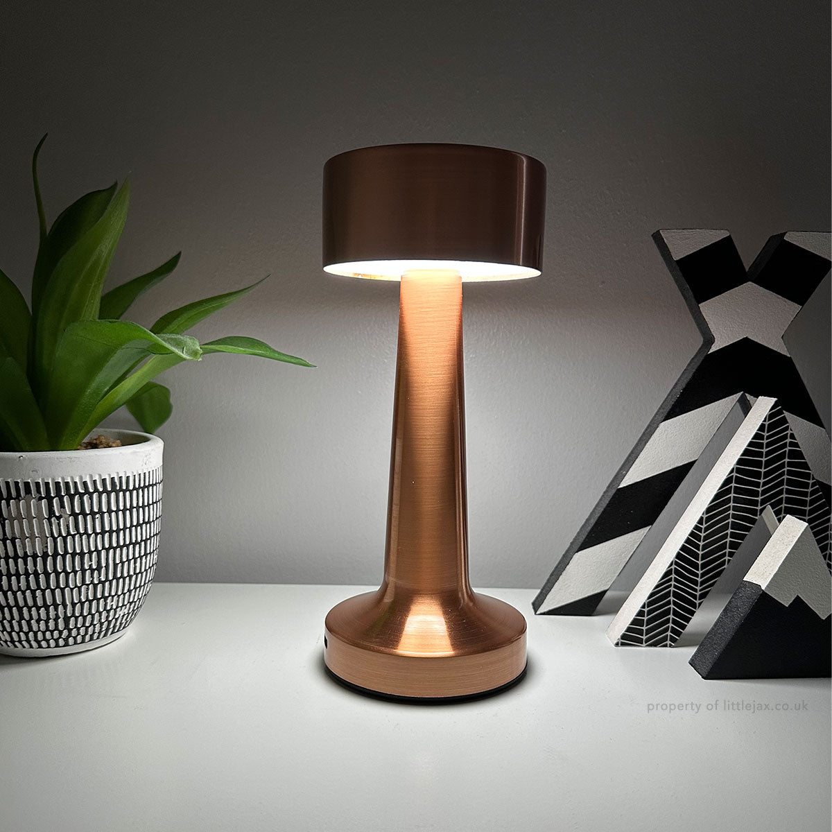 Ambient Halo Cordless Modern Table Lamp