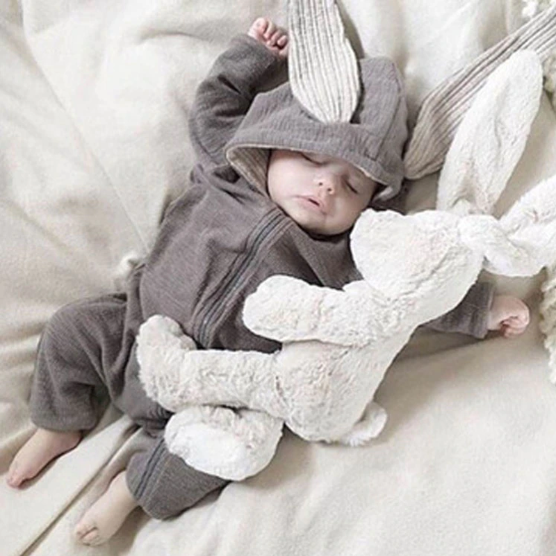 Baby-onesie met capuchon en konijn
